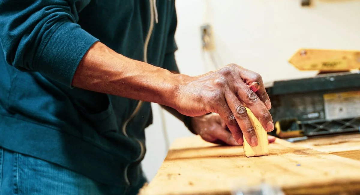 L’artisanat bois en pratique selon les métiers, les objets et les limites du matériau